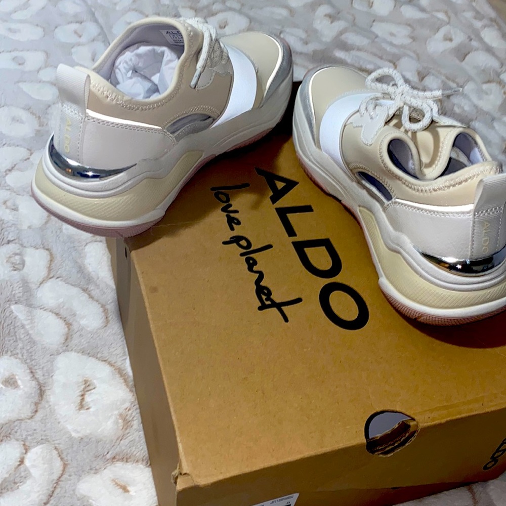 ALDO SNEAKERS NWT NEVER WORN 7.5